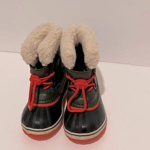 Sorel Army green and orange snow boots